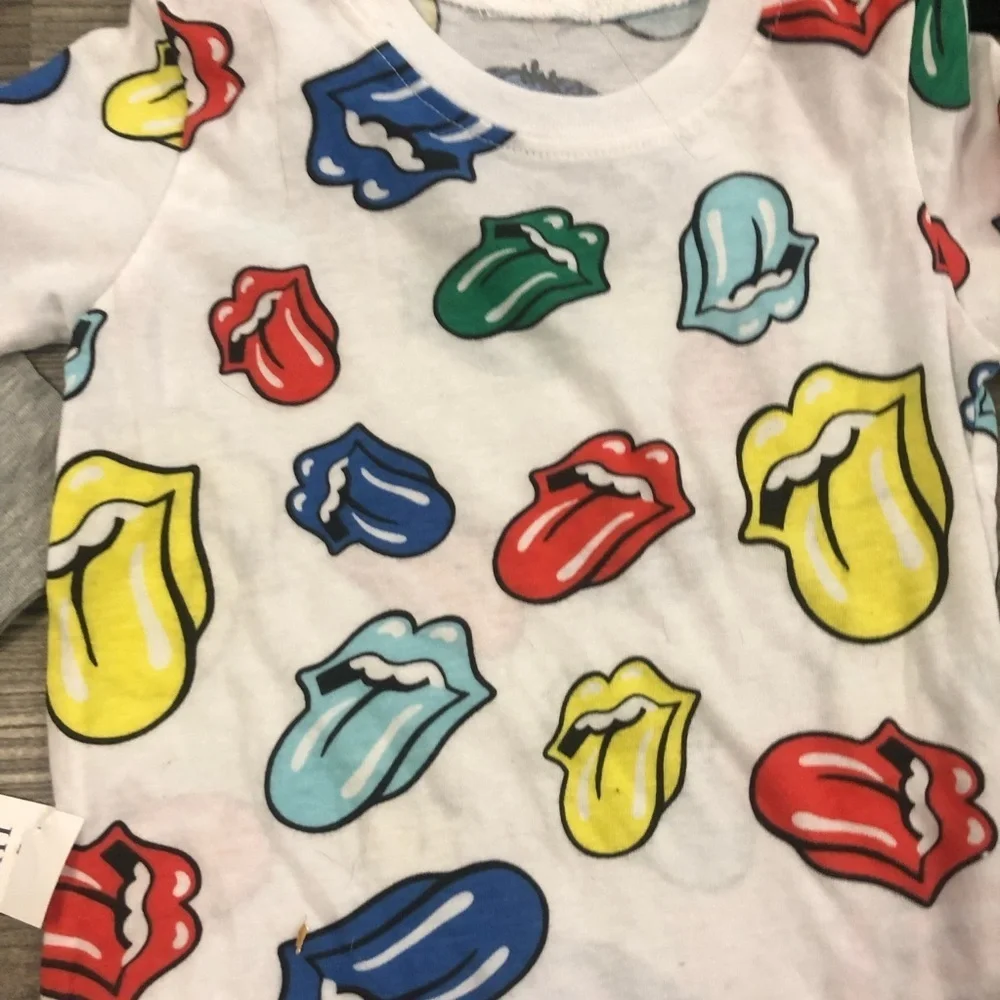 Gap Short Sleeve Shirt and Sweatshirt Bundle for Kids 18-24 mths